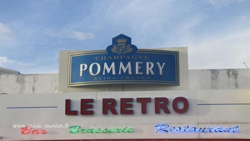 Enseigne du restaurant le Retro - Saint Pierre
