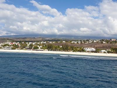 La plage des Brisants vue depuis l'océan Plage des Brisants - Saint-Gilles-les-Bains - La Réunion