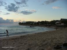Plage des Roches Noires : le soir à Saint-Gilles les Bains Plage des Roches Noires - Saint Gilles les Bains - La Réunion