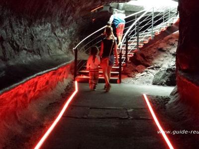 Cité du Volcan Tunnel de lave à la maison du volcan
