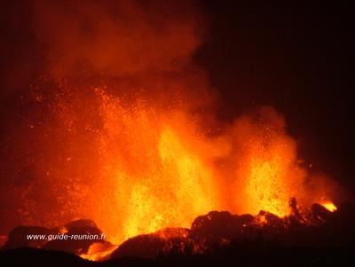 Eruption en cours au piton de la Fournaise