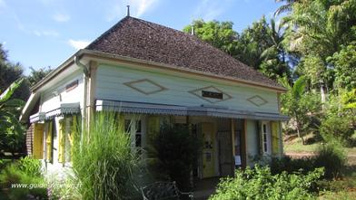 Niveau culturel, profitez de la diversité des religions, des cases créoles et divers parcs, musées, ... Image culture à la Réunion
