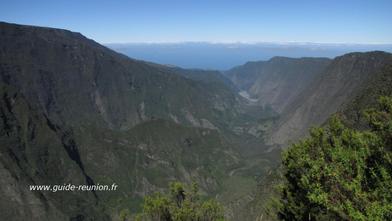 Le point de vue sur lea rivière des remparts est grandiose Le point de vue sur lea rivière des remparts est grandiose