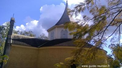 La chapelle pointue à la Réunion est un des premier édifice inscrit aux monuments historiques.