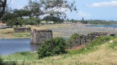 L'ancien pont de l'ancienne voie de chemin de fer à l'etang du Gol Pont chemin de fer à l'Etang du Gol