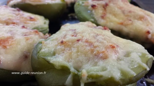 Gratin de chouchou présenté dans un demi chouchou. Gratin chouchou (coupés en 2)