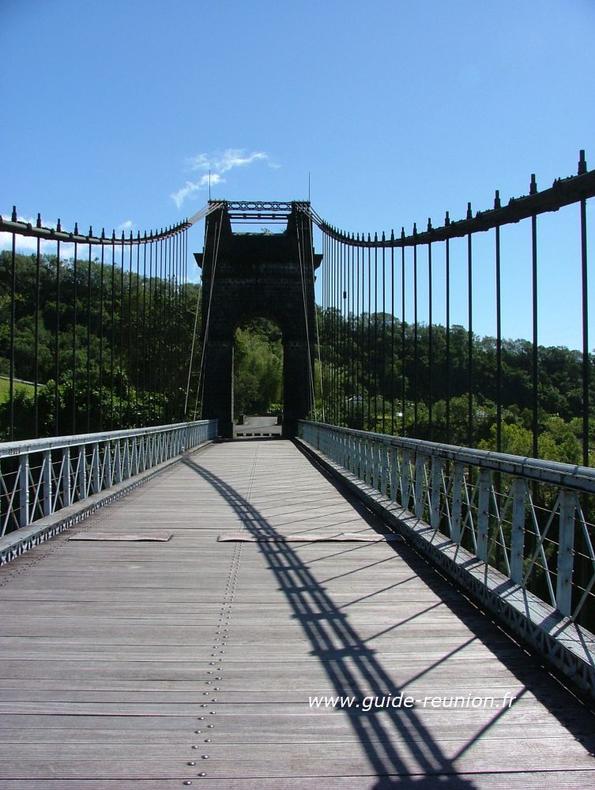 Pont suspendu de la rivière de l'Est à Sainte-Rose - La Réunion Pont suspendu de la rivière de l'Est à Sainte-Rose - La Réunion
