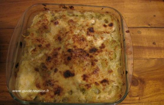 Gratin de chouchou présenté dans un plat traditionnel Gratin chouchou (traditionnel)
