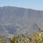 Le rempart du cirque de Cilaos depuis la Fenêtre La Fenêtre des Makes