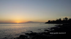 Coucher de soleil sur la plage de trou d'eau (côté sud) Coucher de soleil sur la plage de trou d'eau