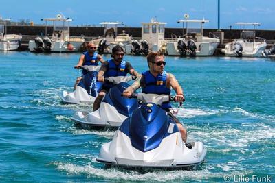 Jet Ski avec Funky Jet à La Réunion - Crédit: Lilie Funki / Funky Jet Jet Ski avec Funky Jet à La Réunion