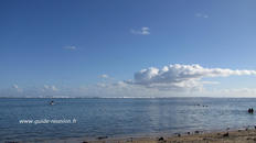 Le lagon est propice à la baignade et aux activités Le lagon