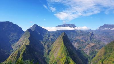Explorer La Réunion : les lieux incontournables à découvrir Que voir à La Réunion : lieux incontournables et paysages à découvrir
