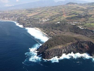 Le littoral de Petite-Ile du côté de Grande Anse Littoral de Petite-Ile du côté de Grande Anse