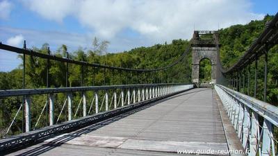 Pont suspendu de la rivière de l'Est à Sainte-Rose - La Réunion Pont suspendu de la rivière de l'Est à Sainte-Rose - La Réunion