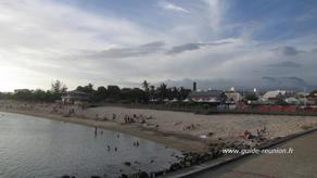 La plage vue depuis le port de plaisance La plage vue depuis le port de plaisance