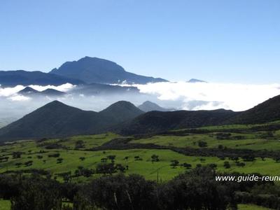 Les plaines et le Piton des Neiges depuis le massif du volcan Piton des Neiges
