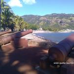 Les canons du Barachois pointés vers l'océan Barachois