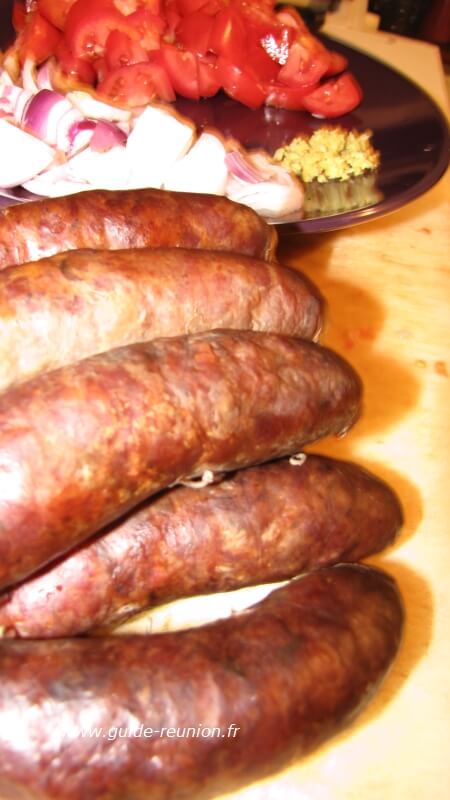 Quelques ingrédients pour un bon rougail saucisses Rougail Saucissex