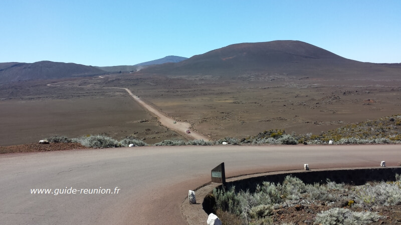 Route du volcan et plaine des sables Route du volcan et plaine des sables